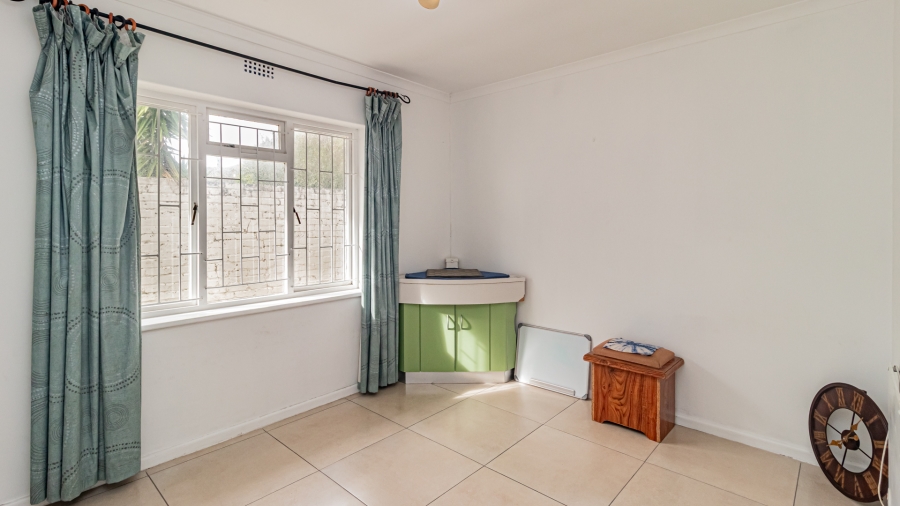 5 Bedroom Property for Sale in Sunnydale Western Cape